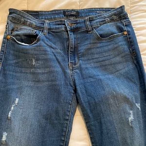 Relaxed fix skinny jeans. Distressed.